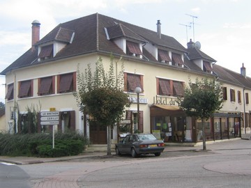 Tourisme  Saint Bonnet Troncais HOTEL DU CENTRE